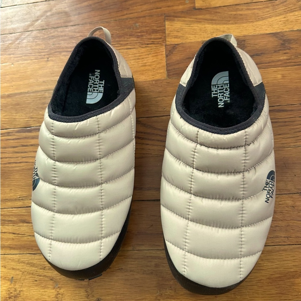 The North Face Men's ThermoBall Traction Mule V Slippers - never worn Size 11